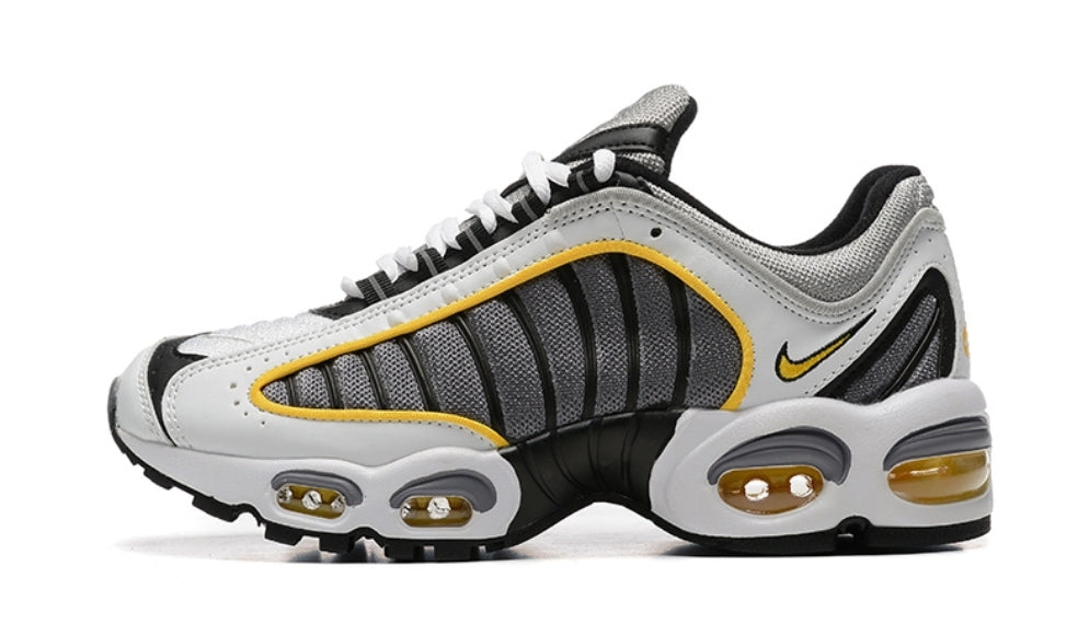 Les baskets Nike Air Max Tailwind 4 offrent un style emblématique et une performance exceptionnelle.

 leur design audacieux. Pas Cher. Le moins cher.