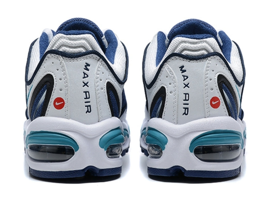 Les baskets Nike Air Max Tailwind 4 offrent un style emblématique et une performance exceptionnelle.

 leur design audacieux. Pas Cher. Le moins cher.