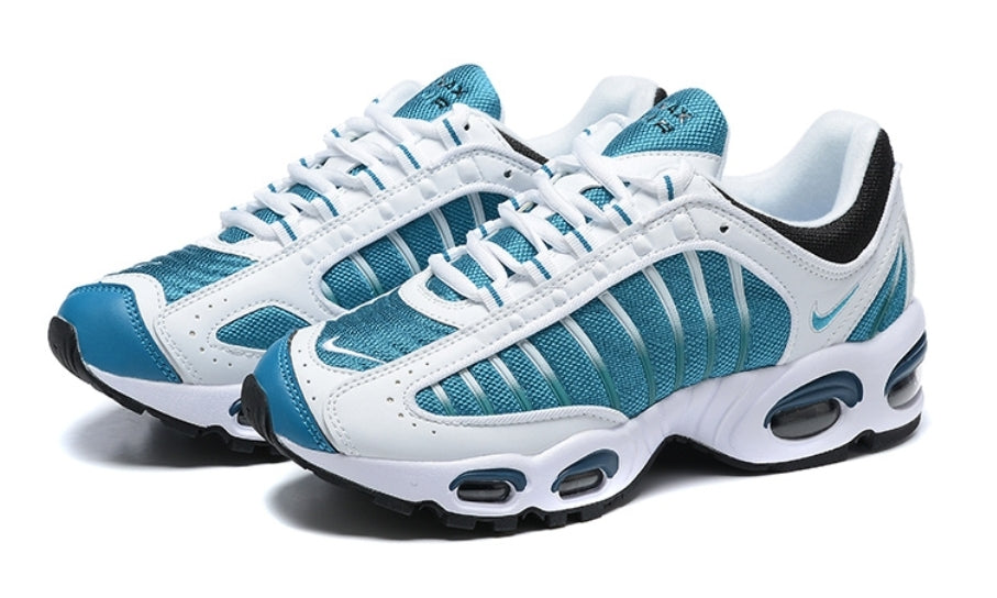 Les baskets Nike Air Max Tailwind 4 offrent un style emblématique et une performance exceptionnelle.

 leur design audacieux. Pas Cher. Le moins cher.