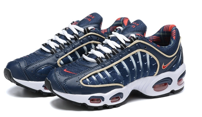 Les baskets Nike Air Max Tailwind 4 offrent un style emblématique et une performance exceptionnelle.

 leur design audacieux. Pas Cher. Le moins cher.