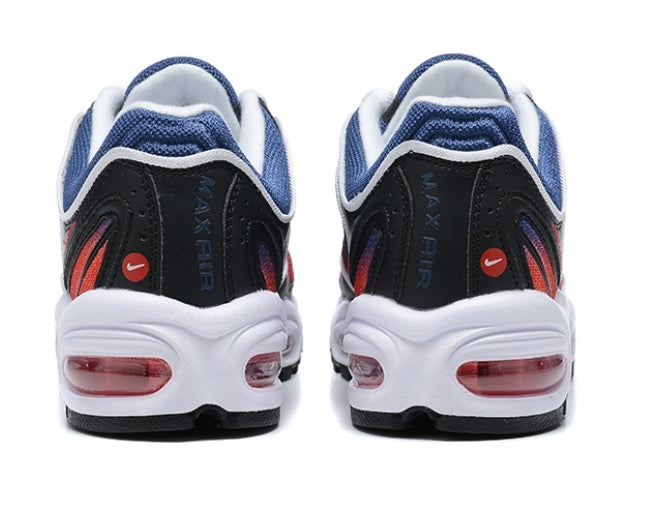 Les baskets Nike Air Max Tailwind 4 offrent un style emblématique et une performance exceptionnelle.

 leur design audacieux. Pas Cher. Le moins cher.