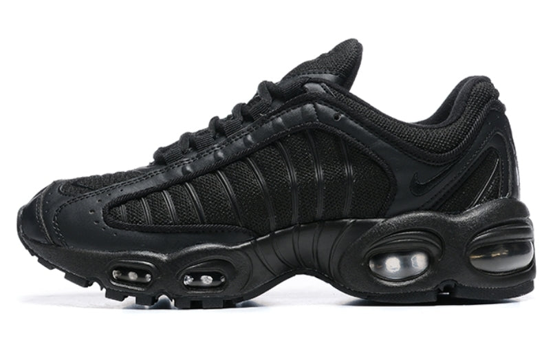 Les baskets Nike Air Max Tailwind 4 offrent un style emblématique et une performance exceptionnelle.

 leur design audacieux. Pas Cher. Le moins cher.