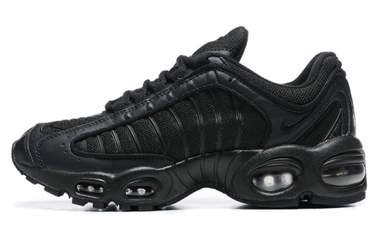 Les baskets Nike Air Max Tailwind 4 offrent un style emblématique et une performance exceptionnelle.

 leur design audacieux. Pas Cher. Le moins cher.
