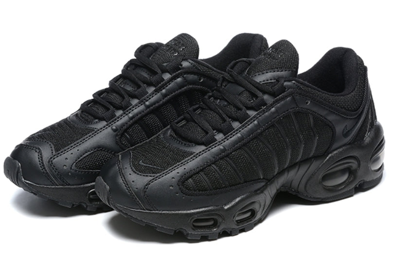 Les baskets Nike Air Max Tailwind 4 offrent un style emblématique et une performance exceptionnelle.

 leur design audacieux. Pas Cher. Le moins cher.