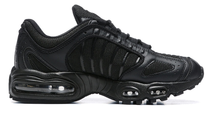 Les baskets Nike Air Max Tailwind 4 offrent un style emblématique et une performance exceptionnelle.

 leur design audacieux. Pas Cher. Le moins cher.