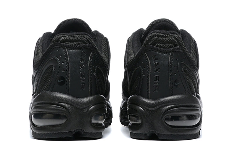 Les baskets Nike Air Max Tailwind 4 offrent un style emblématique et une performance exceptionnelle.

 leur design audacieux. Pas Cher. Le moins cher.