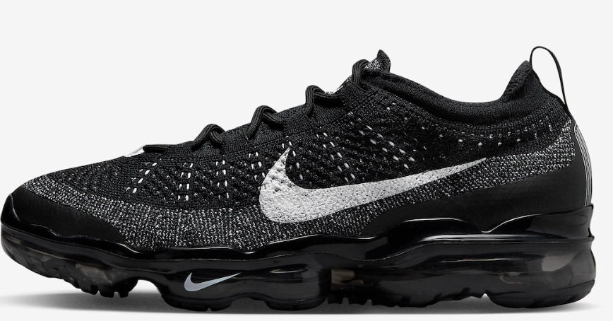 Les baskets Nike Vapormax 2023 allient style moderne et performance supérieure. Leur design épuré et innovant attire l'attention de tous. Pas cher.le moins cher. 
