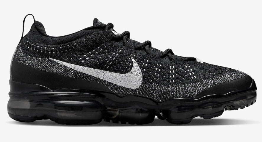 Les baskets Nike Vapormax 2023 allient style moderne et performance supérieure. Leur design épuré et innovant attire l'attention de tous. Pas cher.le moins cher. 