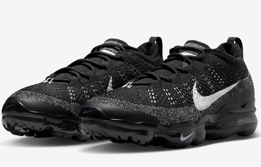 Les baskets Nike Vapormax 2023 allient style moderne et performance supérieure. Leur design épuré et innovant attire l'attention de tous. Pas cher.le moins cher. 