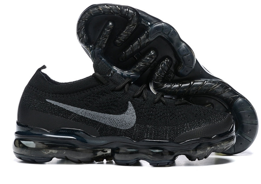 Les baskets Nike Vapormax 2023 allient style moderne et performance supérieure. Leur design épuré et innovant attire l'attention de tous. Pas cher.le moins cher. 