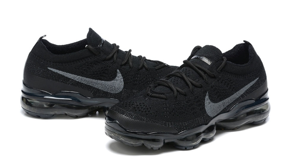 Les baskets Nike Vapormax 2023 allient style moderne et performance supérieure. Leur design épuré et innovant attire l'attention de tous. Pas cher.le moins cher. 