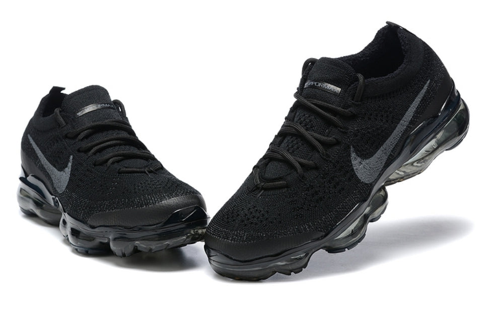 Les baskets Nike Vapormax 2023 allient style moderne et performance supérieure. Leur design épuré et innovant attire l'attention de tous. Pas cher.le moins cher. 
