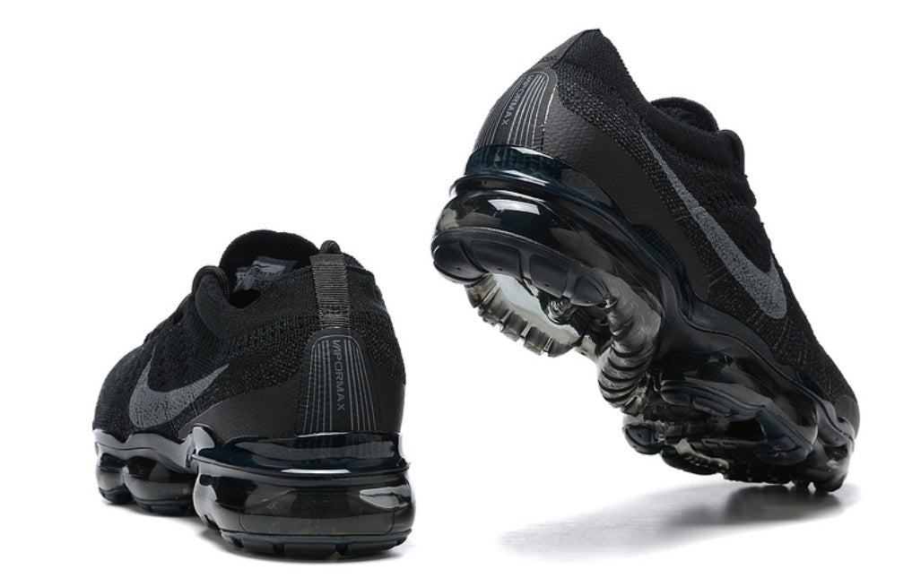 Les baskets Nike Vapormax 2023 allient style moderne et performance supérieure. Leur design épuré et innovant attire l'attention de tous. Pas cher.le moins cher. 