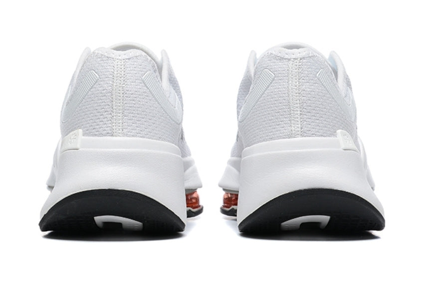 Les baskets Nike Air Zoom combinent style et performance, offrant une expérience unique. Leur design élégant. Pas cher. Le moins Cher.