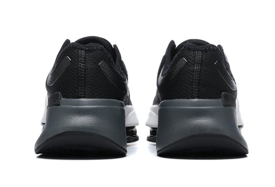 Les baskets Nike Air Zoom combinent style et performance, offrant une expérience unique. Leur design élégant. Pas cher. Le moins Cher.