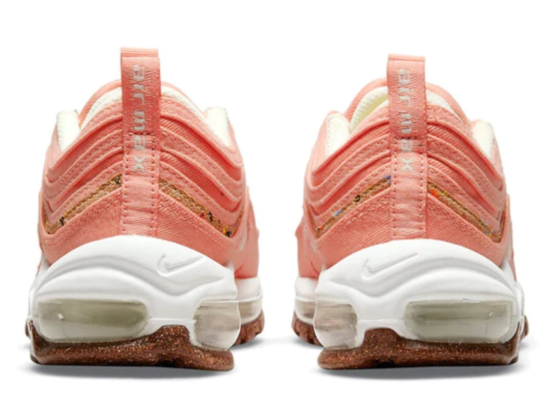 Les baskets Nike Air Max 97 sont synonymes de style emblématique et de confort absolu. Leur design ondulé distinctif.pas cher. Le moins cher. 