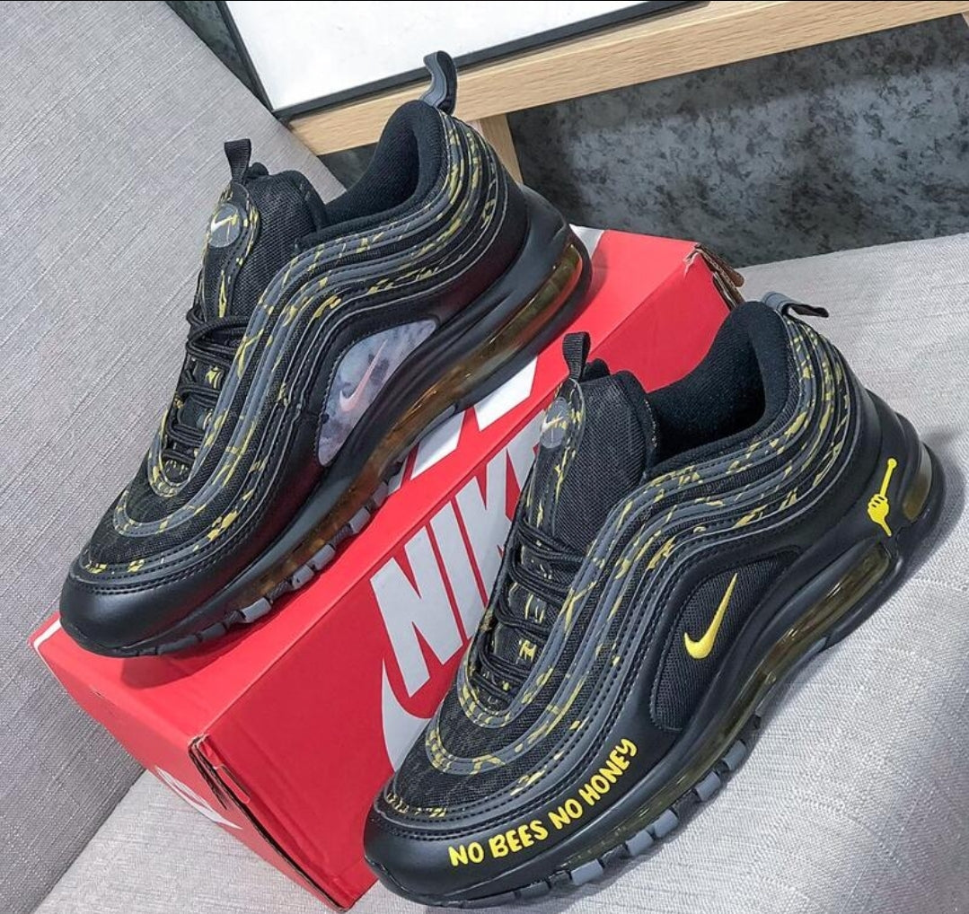 Les baskets Nike Air Max 97 sont synonymes de style emblématique et de confort absolu. Leur design ondulé distinctif.pas cher. Le moins cher. 