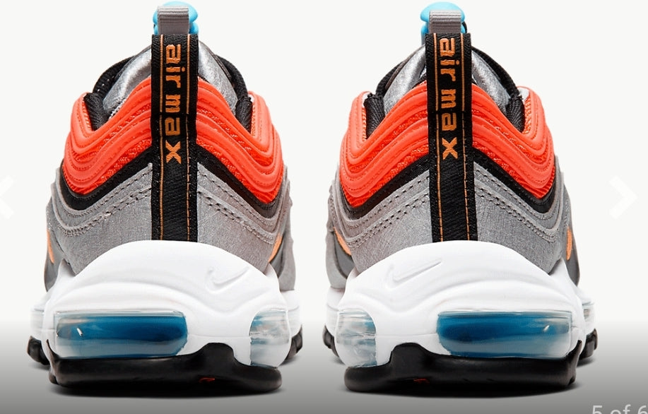 Les baskets Nike Air Max 97 sont synonymes de style emblématique et de confort absolu. Leur design ondulé distinctif.pas cher. Le moins cher. 