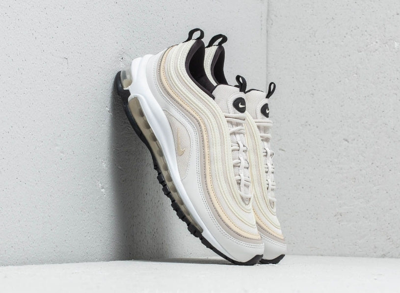 Les baskets Nike Air Max 97 sont synonymes de style emblématique et de confort absolu. Leur design ondulé distinctif.pas cher. Le moins cher. 