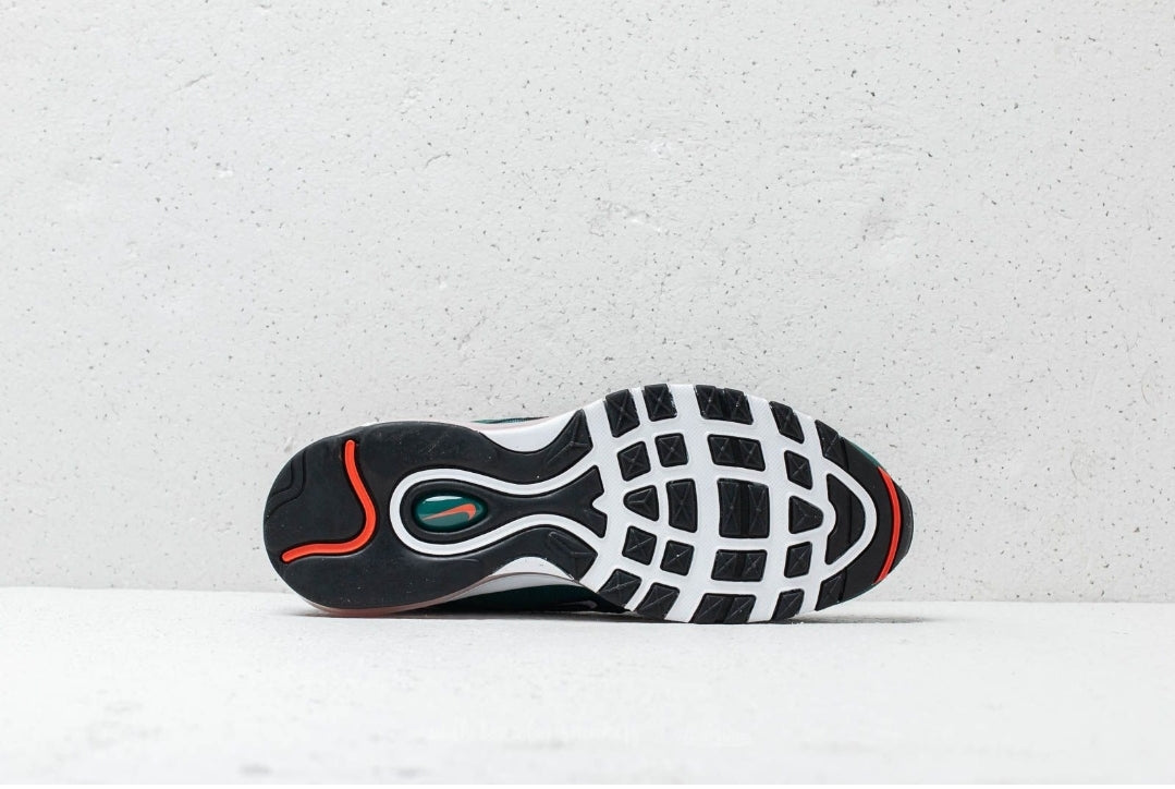 Les baskets Nike Air Max 97 sont synonymes de style emblématique et de confort absolu. Leur design ondulé distinctif.pas cher. Le moins cher. 