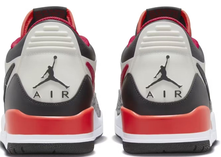 Les baskets Air Jordan Legacy offrent un style emblématique et une performance exceptionnelle.

design distinctif.pas Cher. Le moins cher.