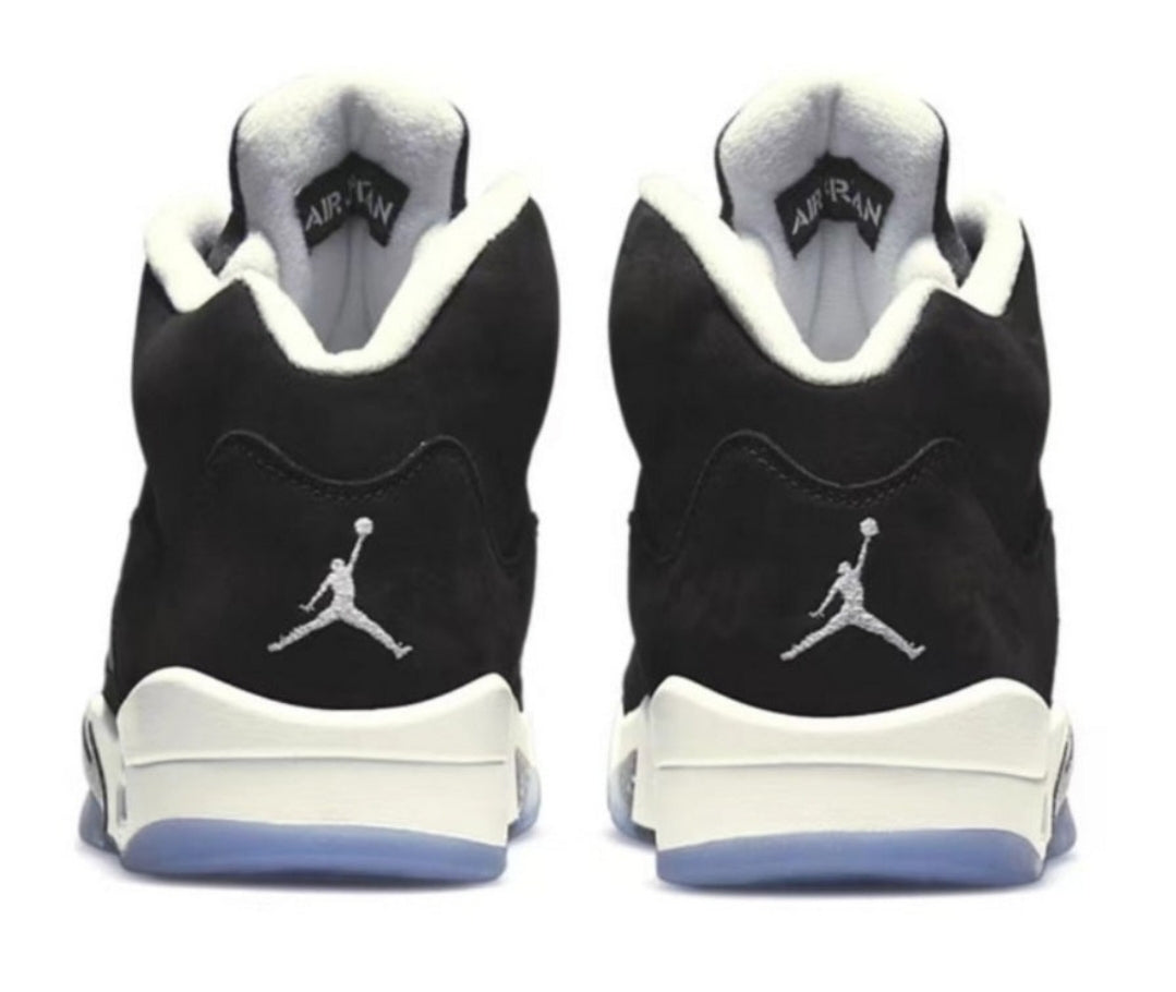 Air Jordan 5 Retro Moonlight (Oreo) sneakers