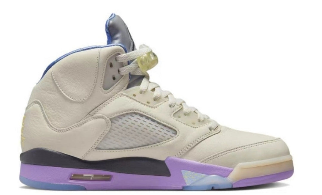 Les baskets Air Jordan 5 offrent un style audacieux et une performance exceptionnelle. leur design unique emblématique. Pas cher. Le moins cher. 