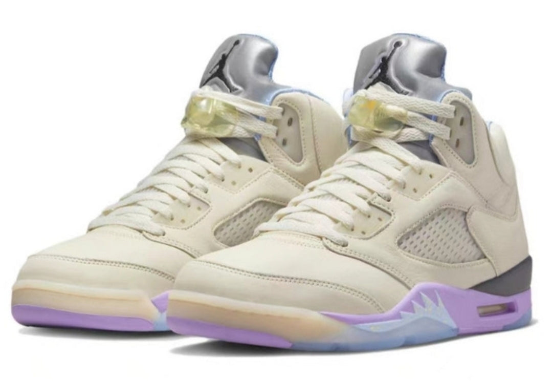 Les baskets Air Jordan 5 offrent un style audacieux et une performance exceptionnelle. leur design unique emblématique. Pas cher. Le moins cher. 