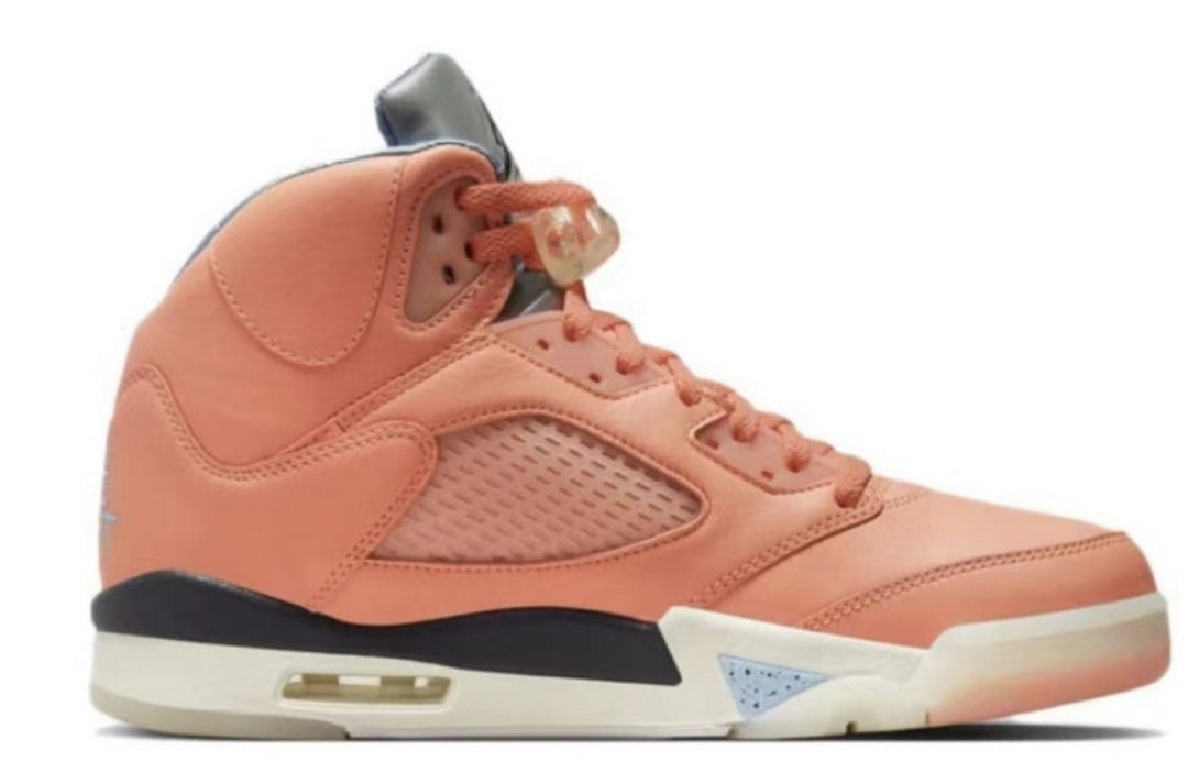 Les baskets Air Jordan 5 offrent un style audacieux et une performance exceptionnelle. leur design unique emblématique. Pas cher. Le moins cher. 
