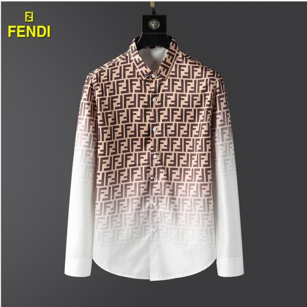 Les chemises Fendi incarnent l’élégance et le style raffiné. Avec leur design audacieux et leur qualité irréprochable, elles s’imposent comme un incontournable pour les amateurs de mode.