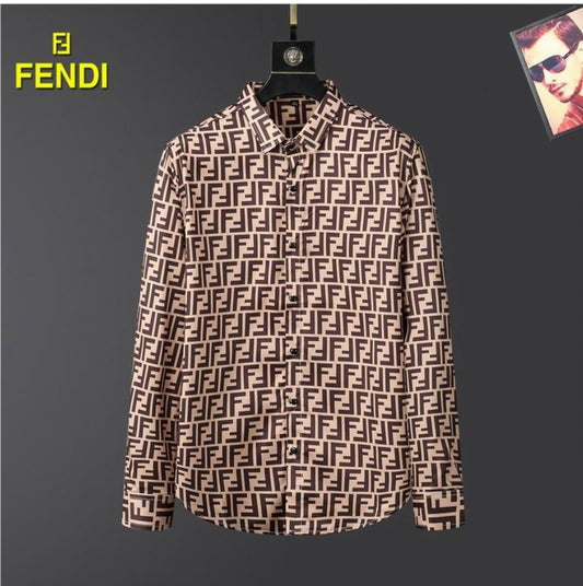 Les chemises Fendi incarnent l’élégance et le style raffiné. Avec leur design audacieux et leur qualité irréprochable, elles s’imposent comme un incontournable pour les amateurs de mode.