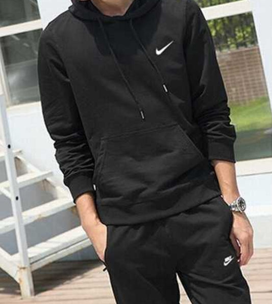 Les ensembles survêtement Nike combinent performance et style de manière exemplaire. Leur design dynamique.pas cher.le moins cher.