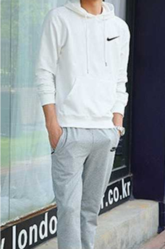 Les ensembles survêtement Nike combinent performance et style de manière exemplaire. Leur design dynamique.pas cher.le moins cher.