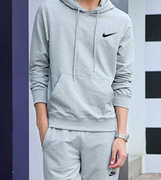 Les ensembles survêtement Nike combinent performance et style de manière exemplaire. Leur design dynamique.pas cher.le moins cher.