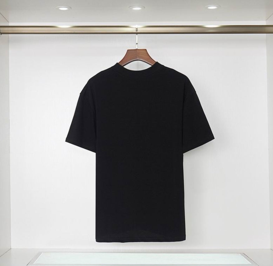 Le polo T-shirt Moncler pour homme incarne le summum de l'élégance décontractée et du style intempore design incontournable .au meilleur prix 