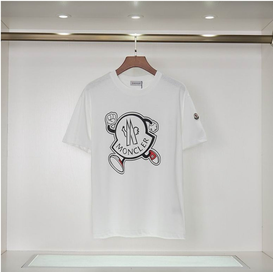 Le polo T-shirt Moncler pour homme incarne le summum de l'élégance décontractée et du style intemporel.au meilleur prix 