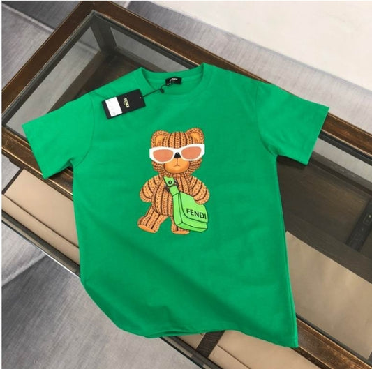 Les polos T-shirt Fendi pour homme incarnent l’élégance italienne avec une touche de modernité , caractéristiques de la maison Fendi. Au meilleur prix
