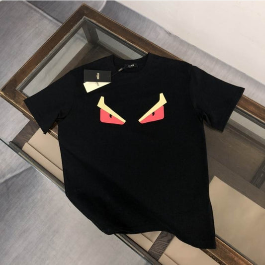 Les polos T-shirt Fendi pour homme incarnent l’élégance italienne avec une touche de modernité , caractéristiques de la maison Fendi. Au meilleur prix