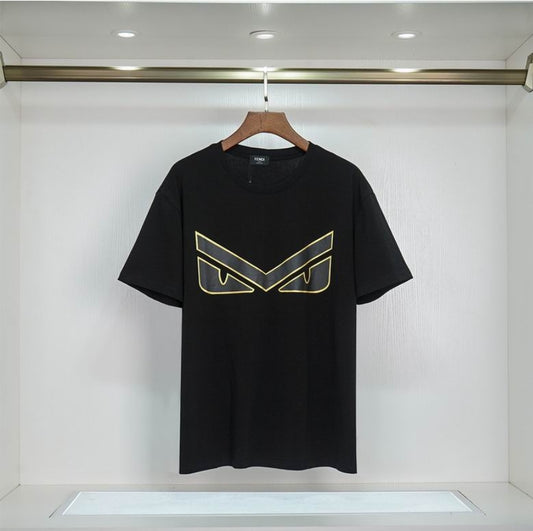 Les polos T-shirt Fendi pour homme incarnent l’élégance italienne avec une touche de modernité , caractéristiques de la maison Fendi. Au meilleur prix