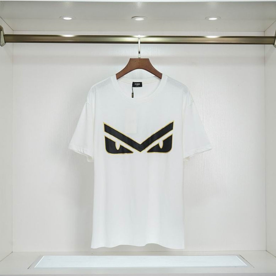 Les polos T-shirt Fendi pour homme incarnent l’élégance italienne avec une touche de modernité , caractéristiques de la maison Fendi. Au meilleur prix