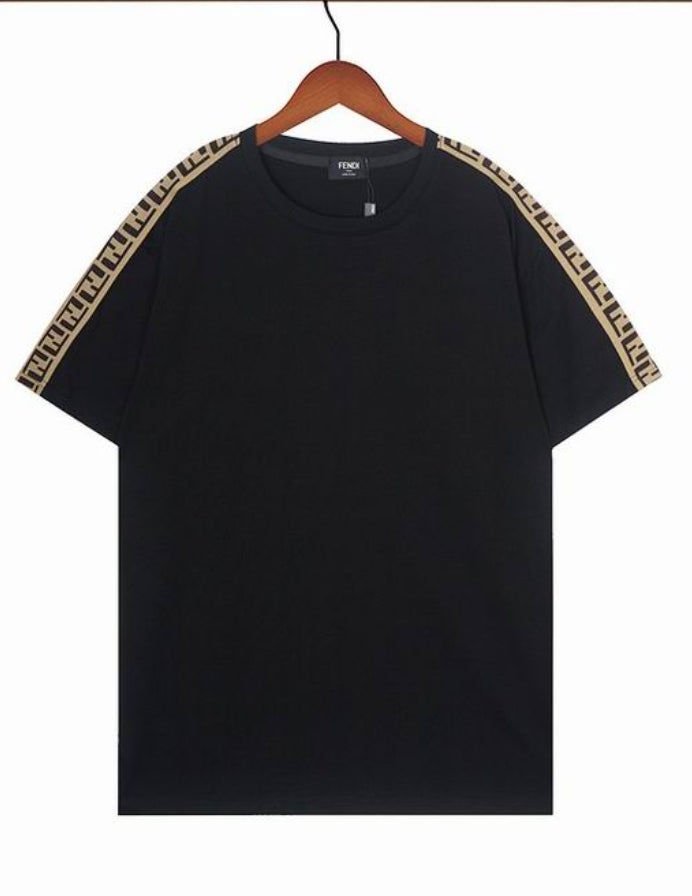 Les polos T-shirt Fendi pour homme incarnent l’élégance italienne avec une touche de modernité , caractéristiques de la maison Fendi. Au meilleur prix