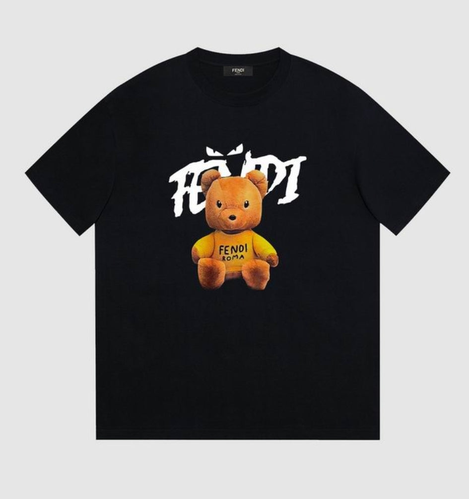 Les polos T-shirt Fendi pour homme incarnent l’élégance italienne avec une touche de modernité , caractéristiques de la maison Fendi. Au meilleur prix