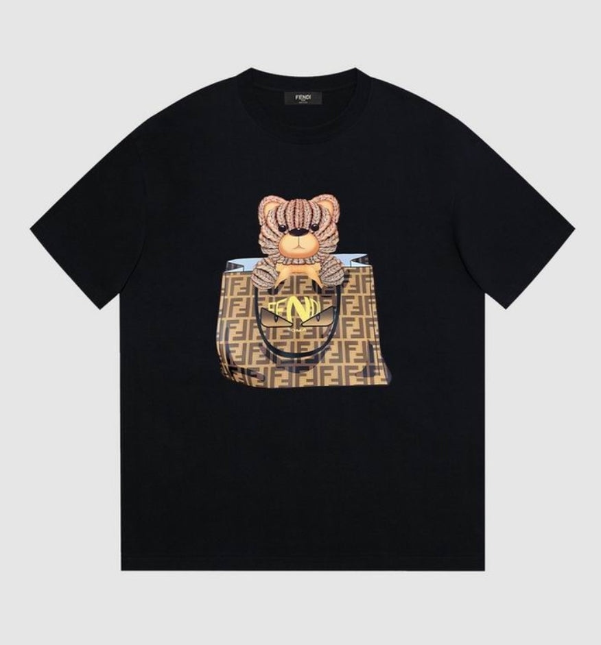 Les polos T-shirt Fendi pour homme incarnent l’élégance italienne avec une touche de modernité , caractéristiques de la maison Fendi. Au meilleur prix