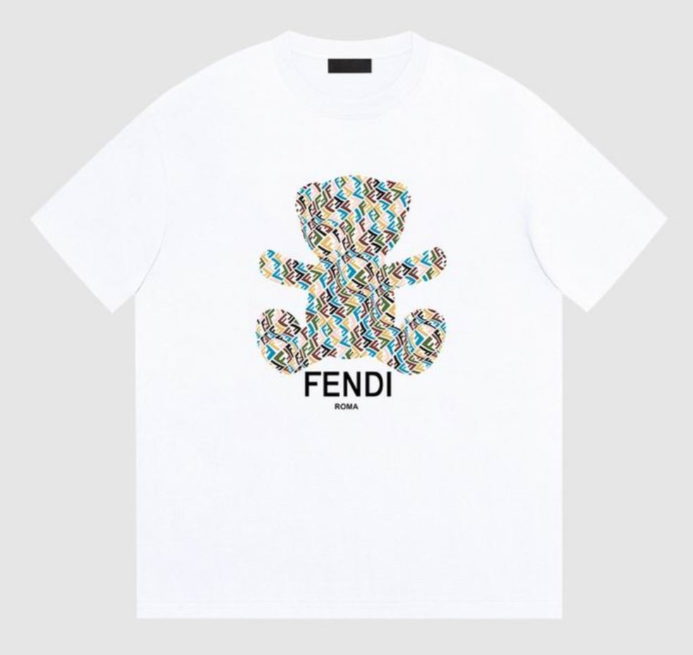 Les polos T-shirt Fendi pour homme incarnent l’élégance italienne avec une touche de modernité , caractéristiques de la maison Fendi. Au meilleur prix