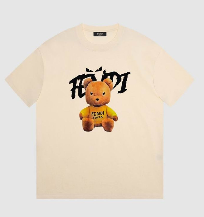 Les polos T-shirt Fendi pour homme incarnent l’élégance italienne avec une touche de modernité , caractéristiques de la maison Fendi. Au meilleur prix
