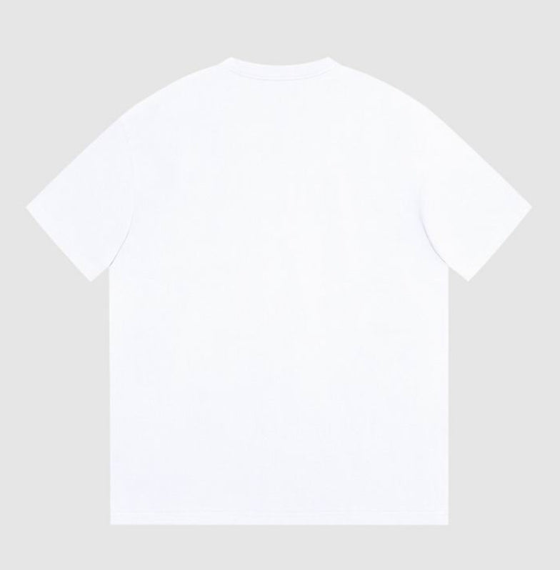 Les polos T-shirt Fendi pour homme incarnent l’élégance italienne avec une touche de modernité , caractéristiques de la maison Fendi. Au meilleur prix