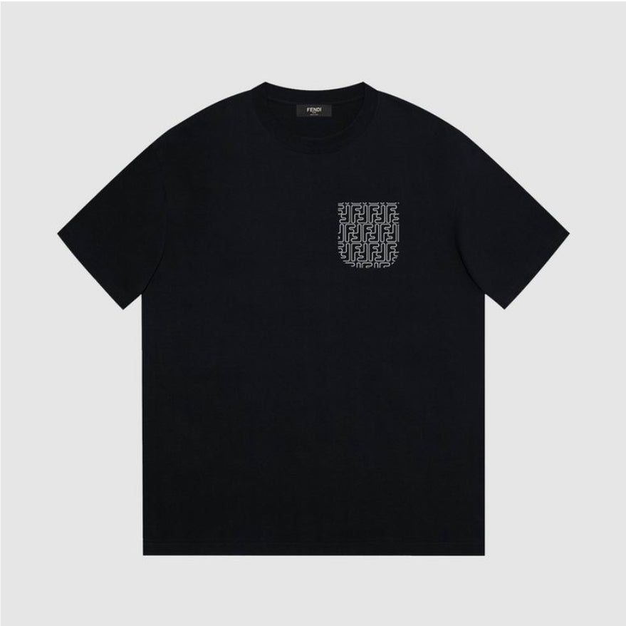 Les polos T-shirt Fendi pour homme incarnent l’élégance italienne avec une touche de modernité , caractéristiques de la maison Fendi. Au meilleur prix