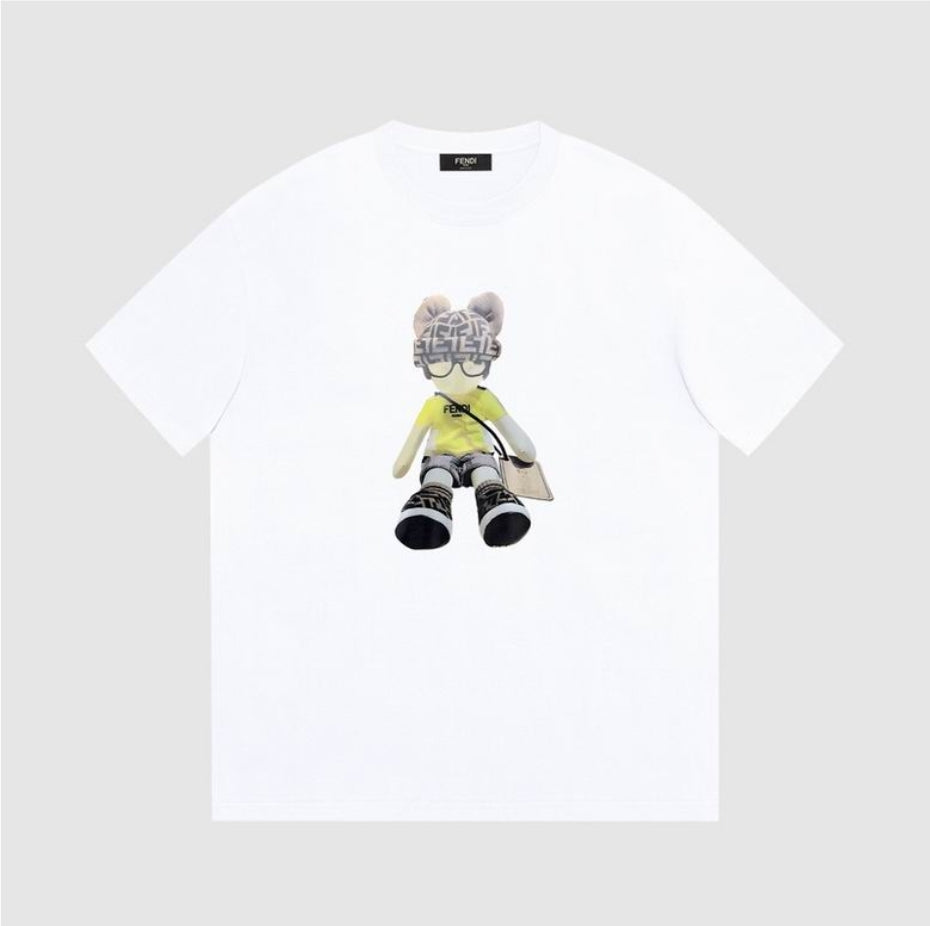 Les polos T-shirt Fendi pour homme incarnent l’élégance italienne avec une touche de modernité , caractéristiques de la maison Fendi. Au meilleur prix 