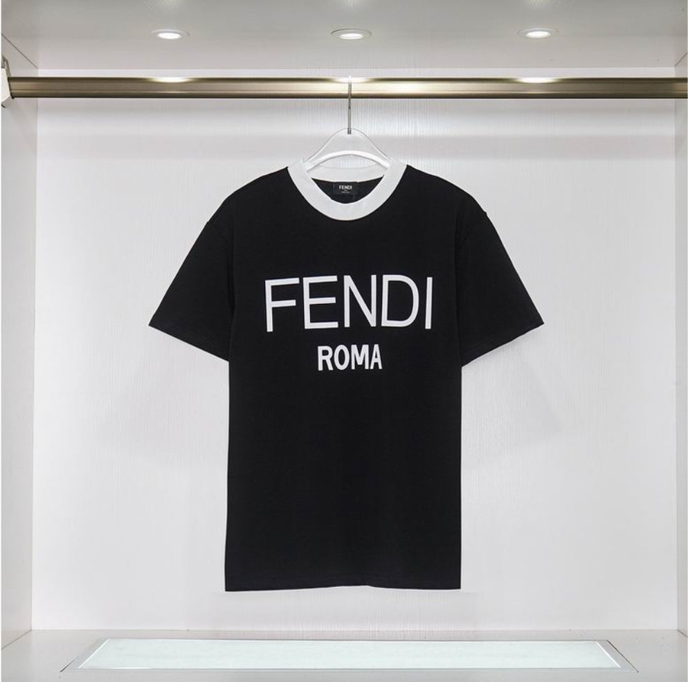 Les polos T-shirt Fendi pour homme incarnent l’élégance italienne avec une touche de modernité , caractéristiques de la maison Fendi. Au meilleur prix 