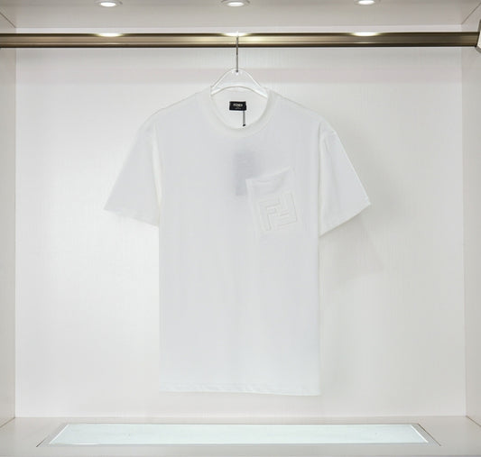 Les polos T-shirt Fendi pour homme incarnent l’élégance italienne avec une touche de modernité , caractéristiques de la maison Fendi. Au meilleur prix 